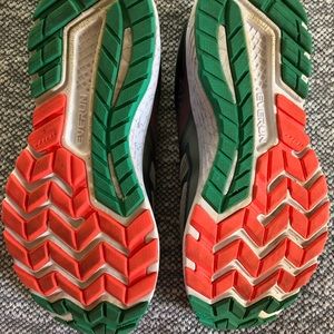 Women’s Saucony Tennis Shoes size 7